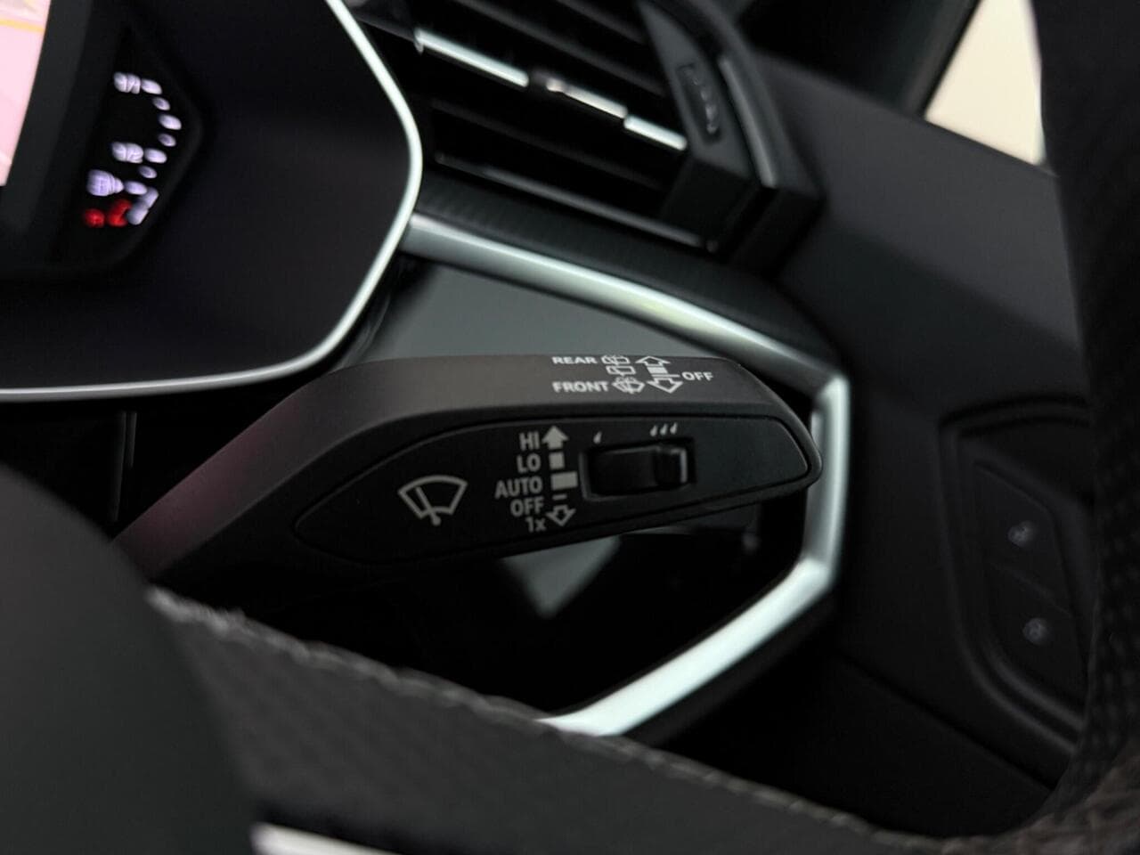 Audi Q3 thumbnail Misc Controls