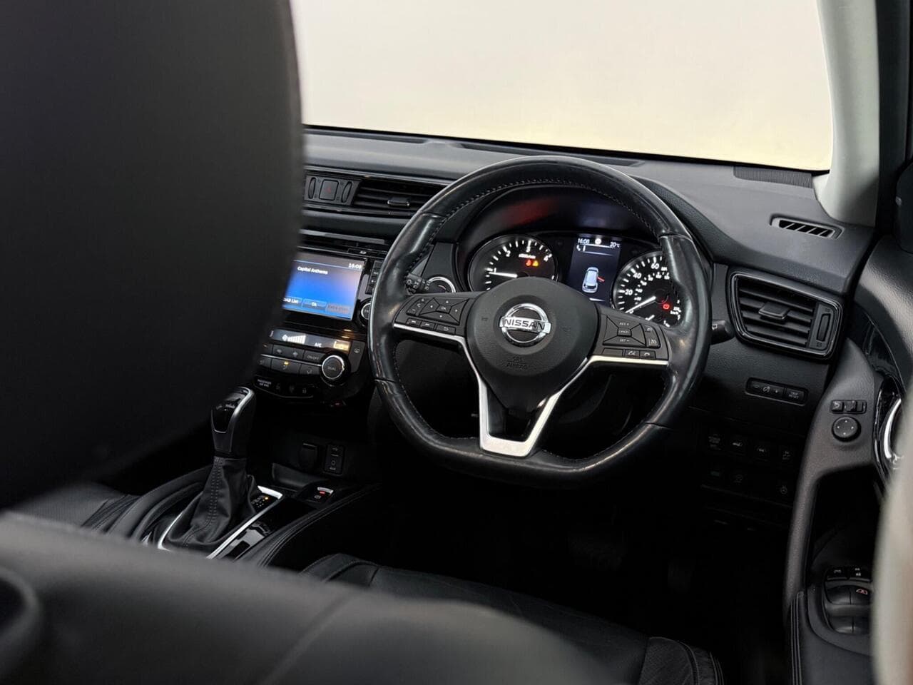 Nissan X-Trail thumbnail Interior Front