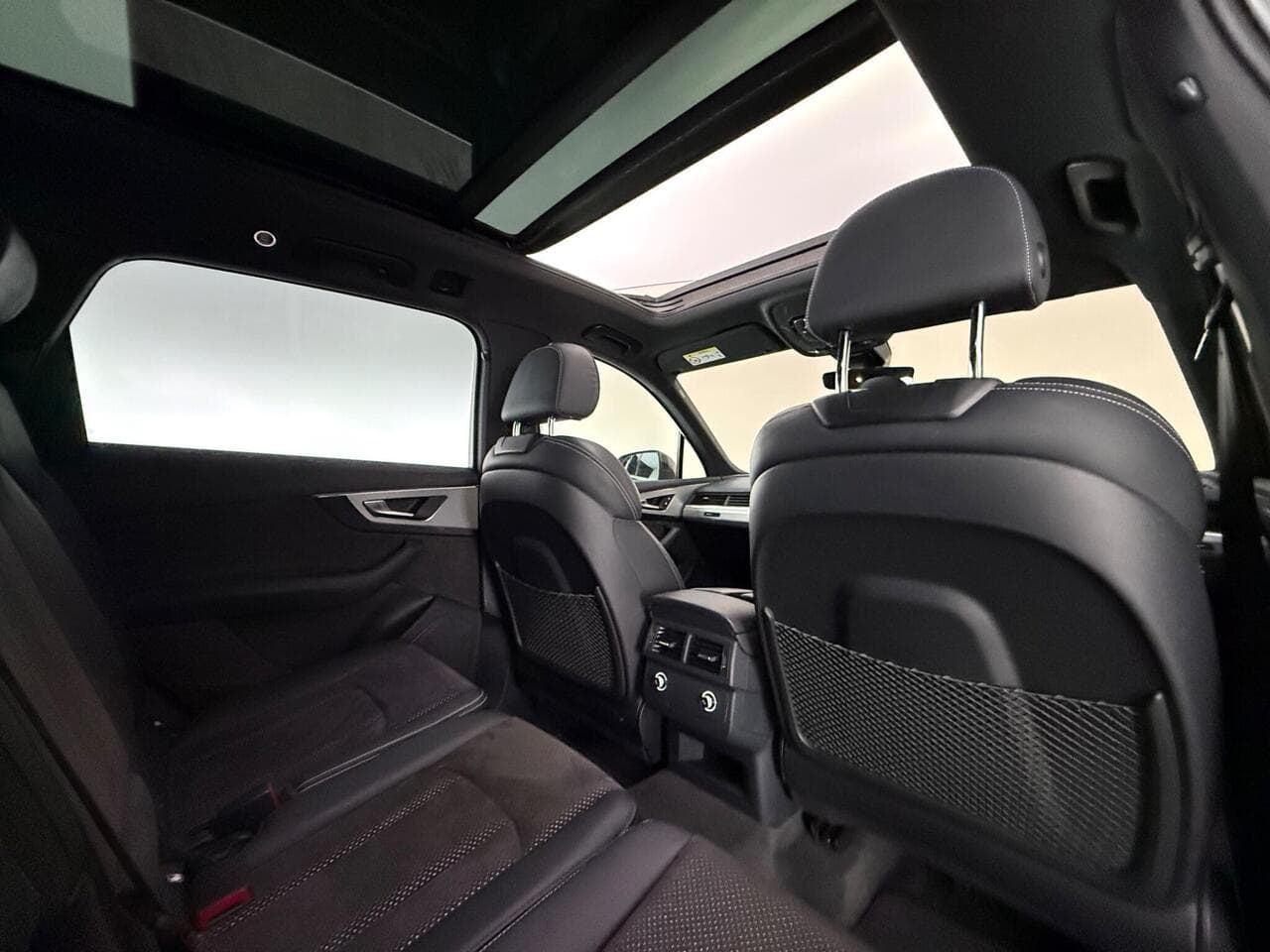 Audi Q7 thumbnail Seats Rear