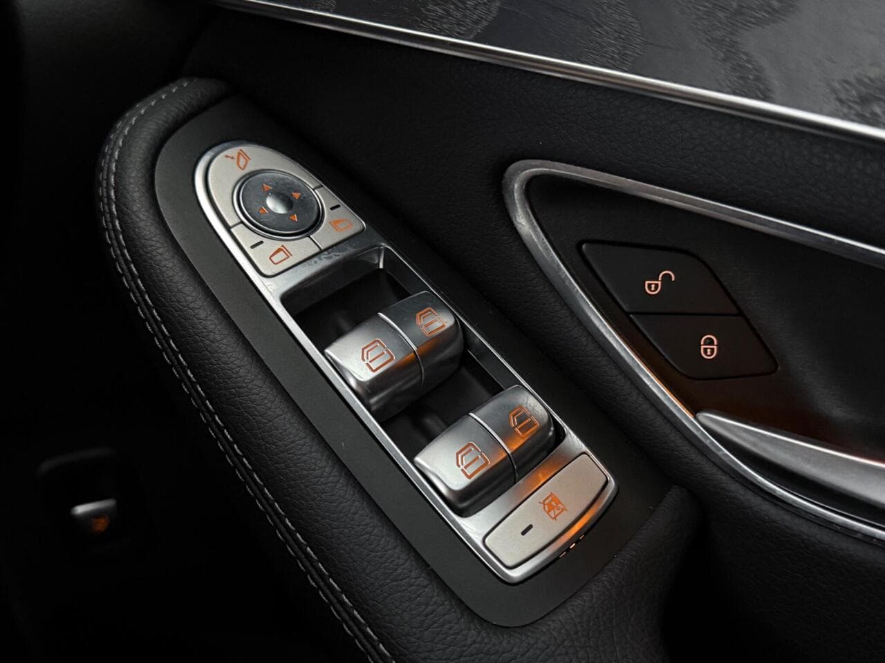 Mercedes-Benz GLC thumbnail Door Interior