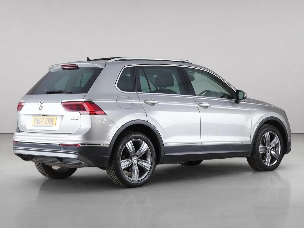 Volkswagen Tiguan thumbnail Rear Right