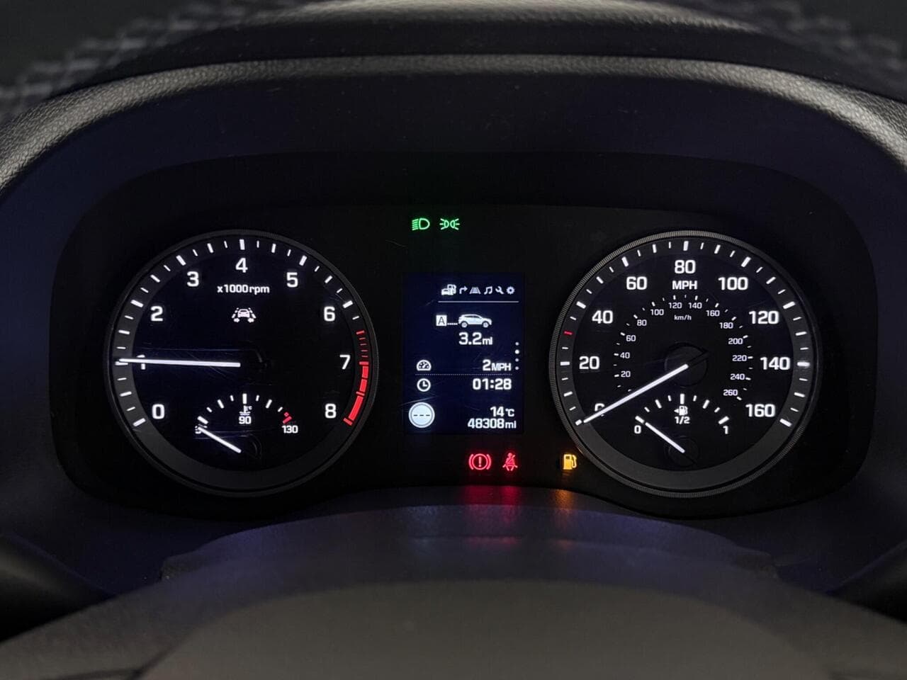 Hyundai TUCSON thumbnail Driver Instruments