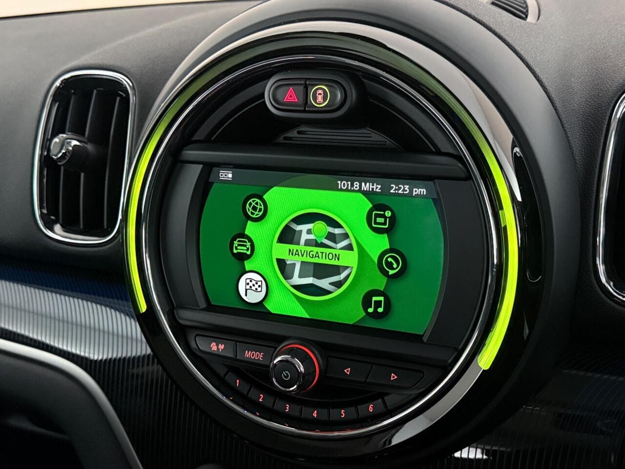 MINI Countryman thumbnail Infotainment System