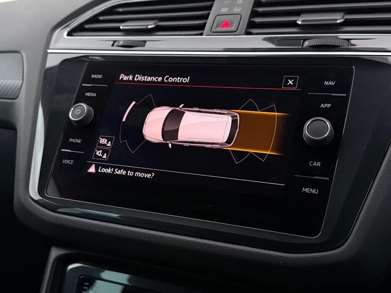 Volkswagen Tiguan thumbnail Infotainment System