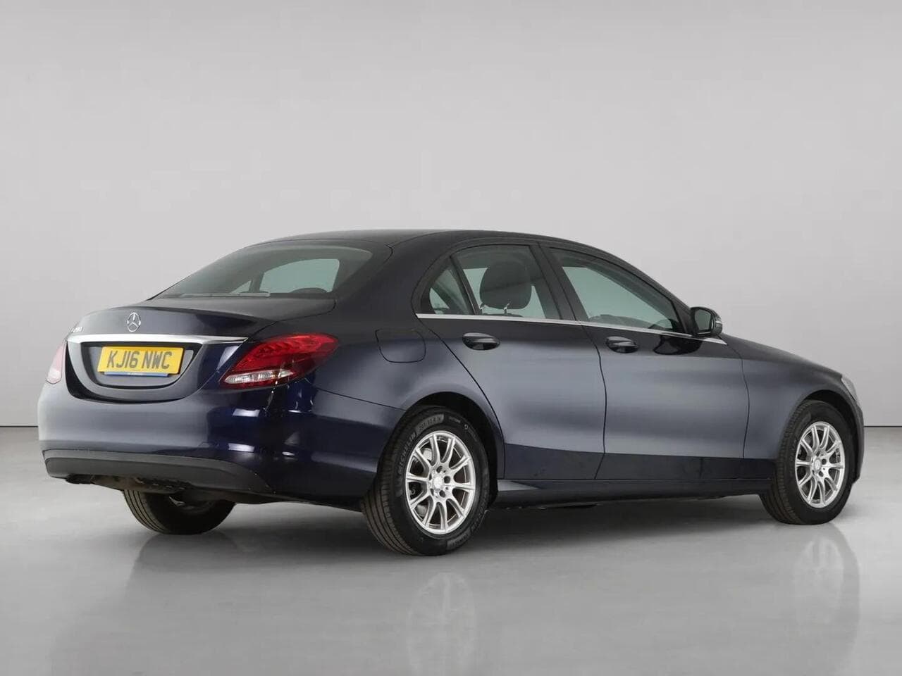 Mercedes-Benz C Class thumbnail Rear Right