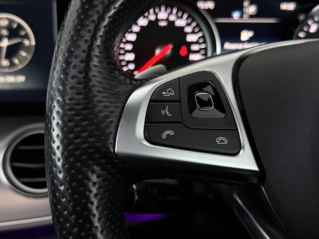 Mercedes-Benz E Class thumbnail Misc Controls