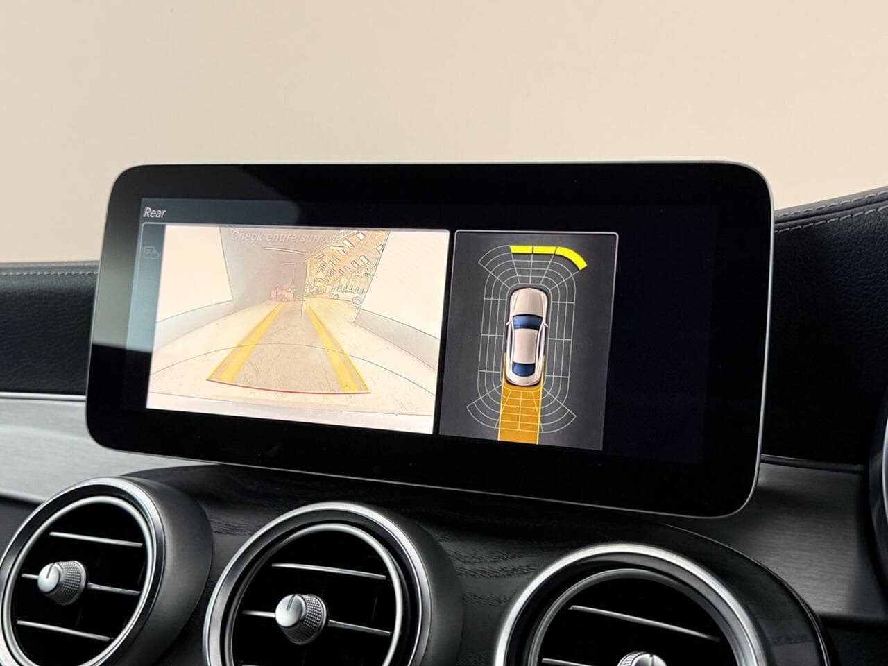 Mercedes-Benz C Class thumbnail Infotainment System