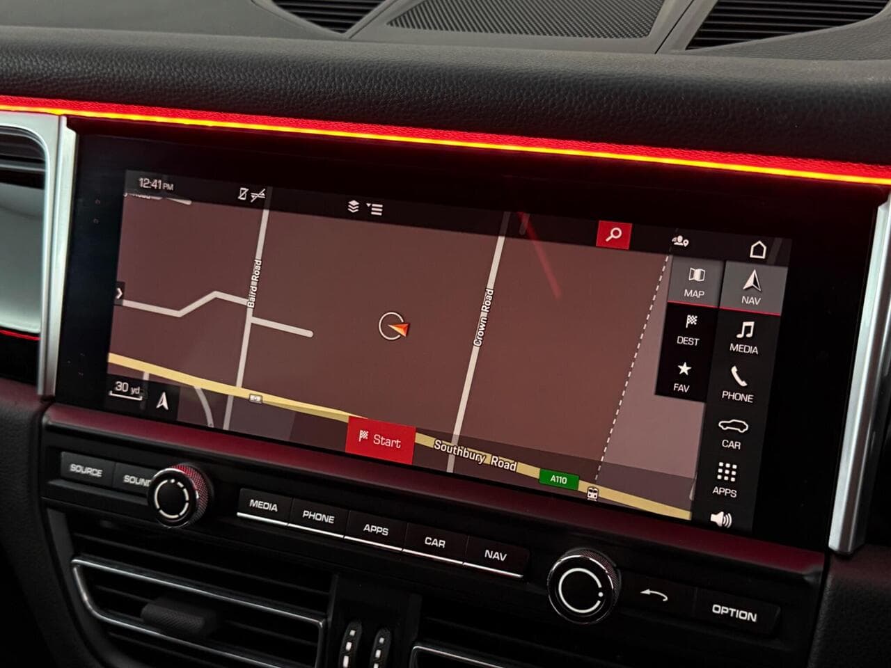 Porsche Macan thumbnail Infotainment System