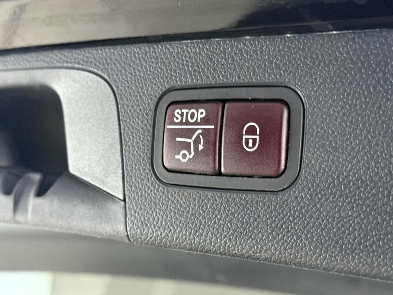 Mercedes-Benz GLC thumbnail Misc Controls