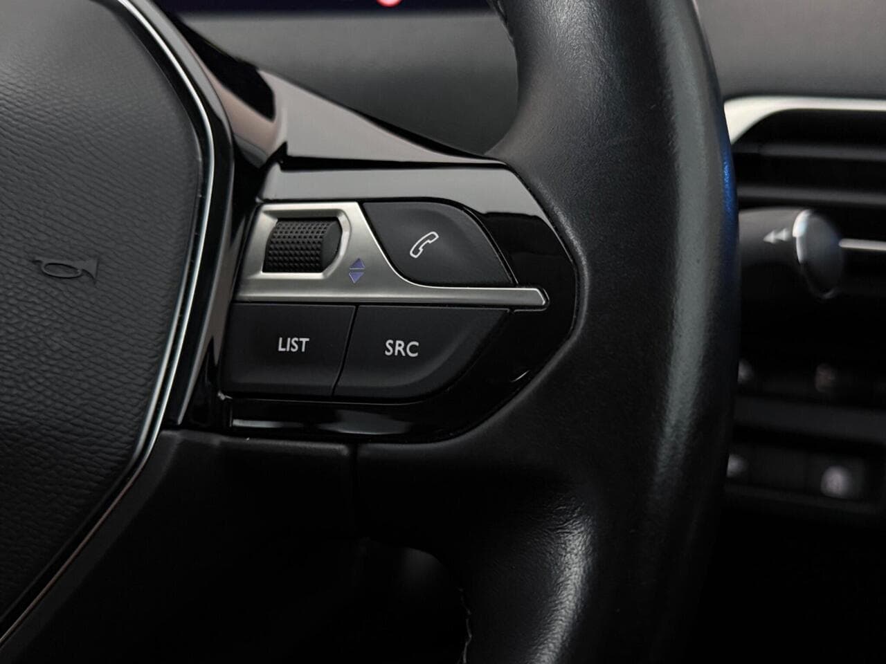Peugeot 5008 thumbnail Misc Controls