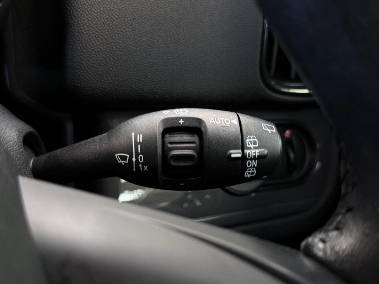MINI Countryman thumbnail Misc Controls
