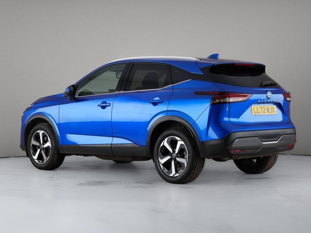 Nissan Qashqai thumbnail Rear Left