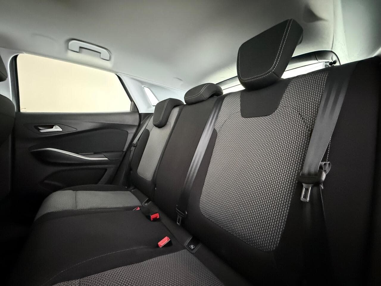 Vauxhall Grandland X thumbnail Seats Rear