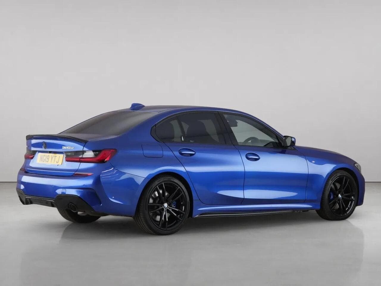 BMW 3 Series thumbnail Rear Right