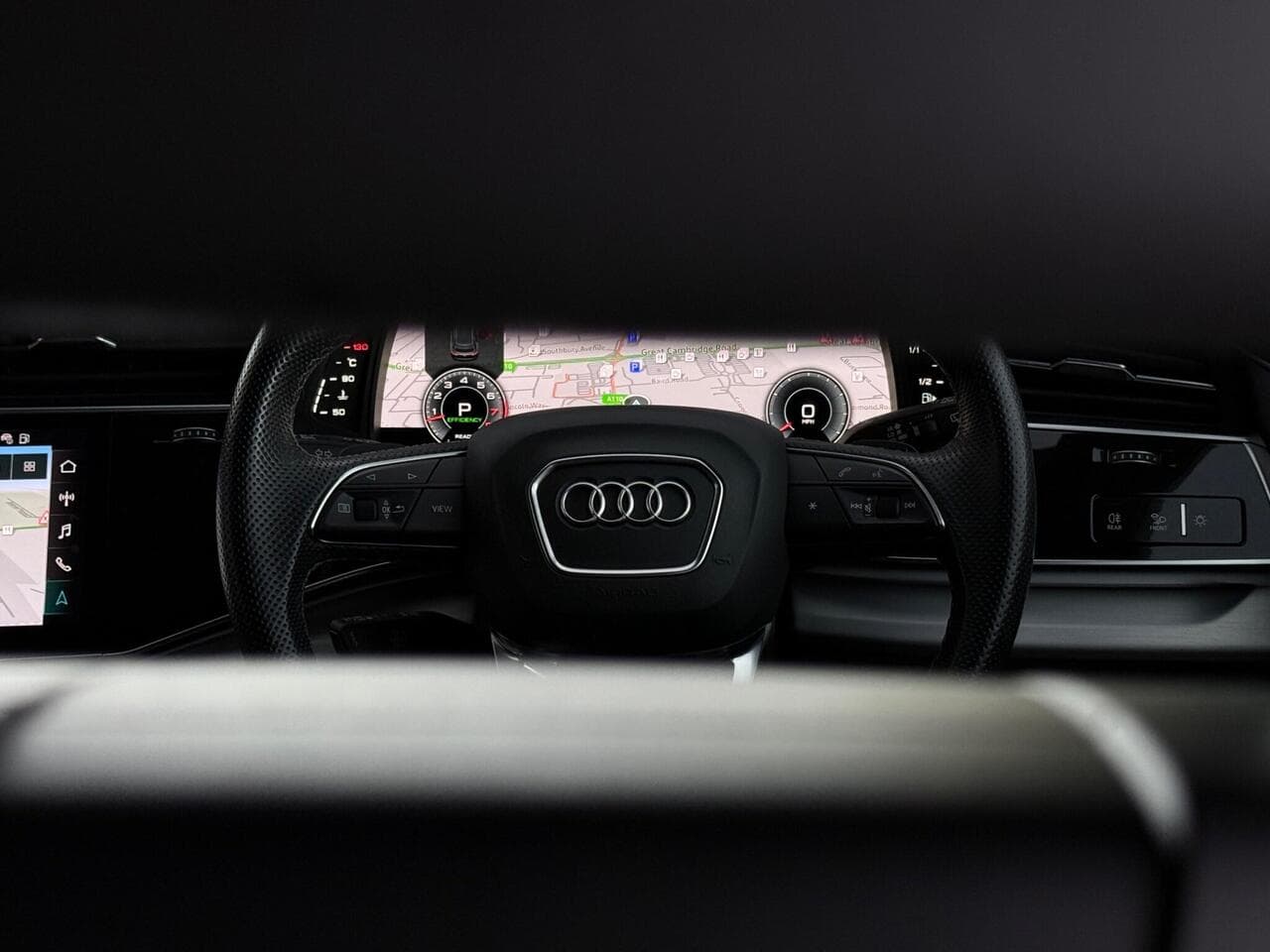 Audi Q8 thumbnail Driver Instruments