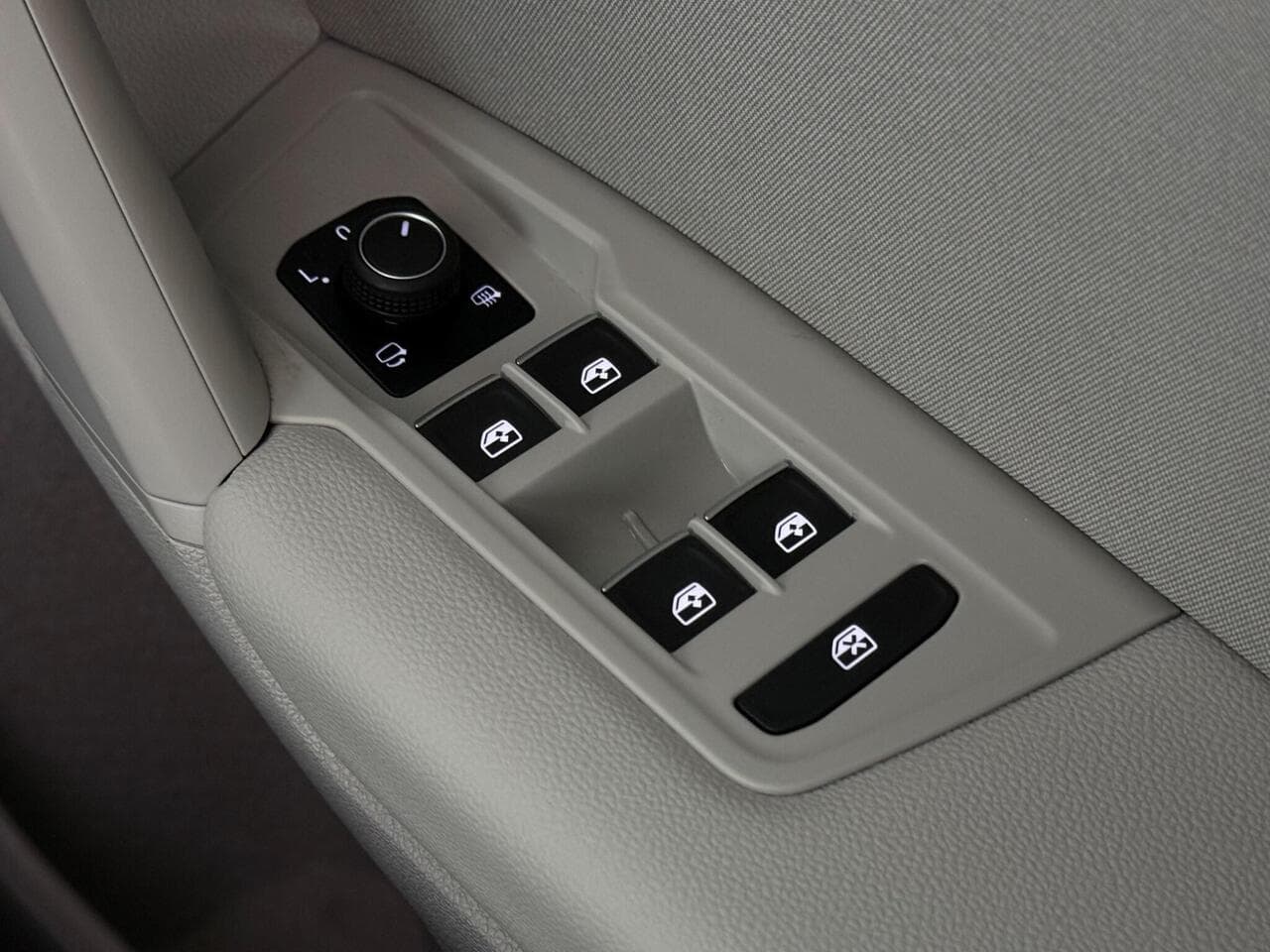 Volkswagen Tiguan thumbnail Misc Controls