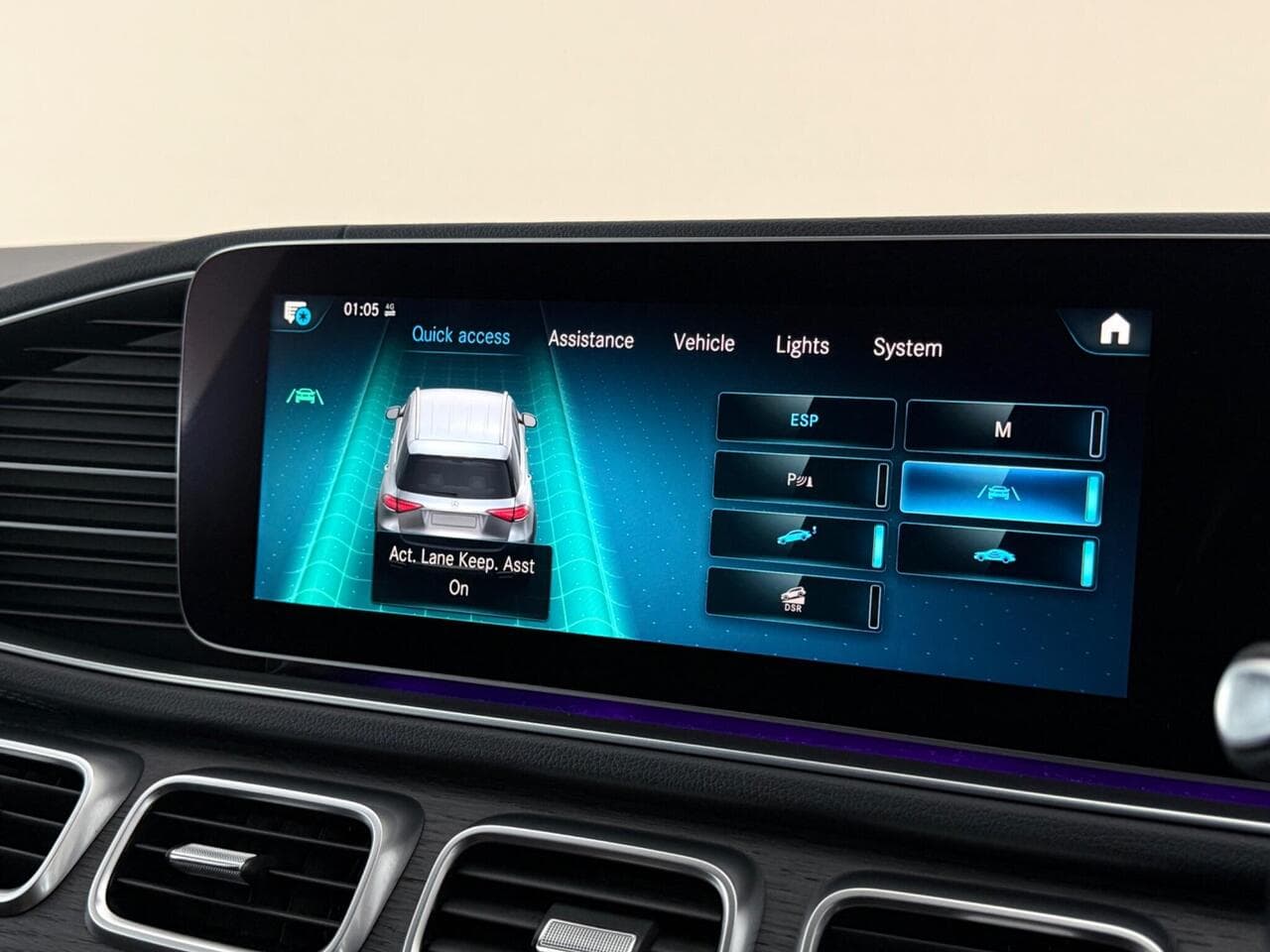 Mercedes-Benz GLE thumbnail Infotainment System