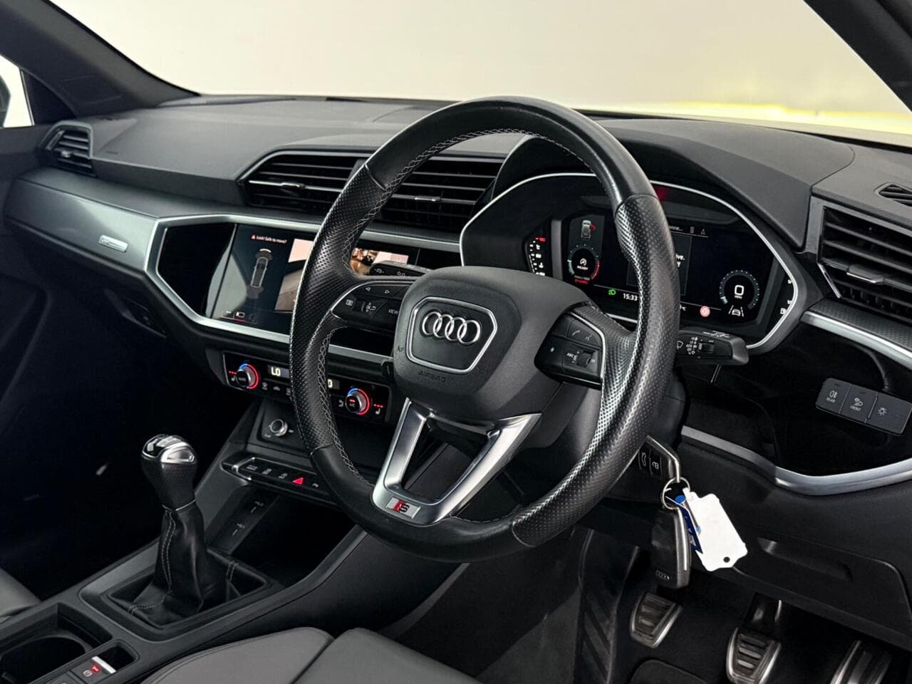 Audi Q3 thumbnail Interior Front