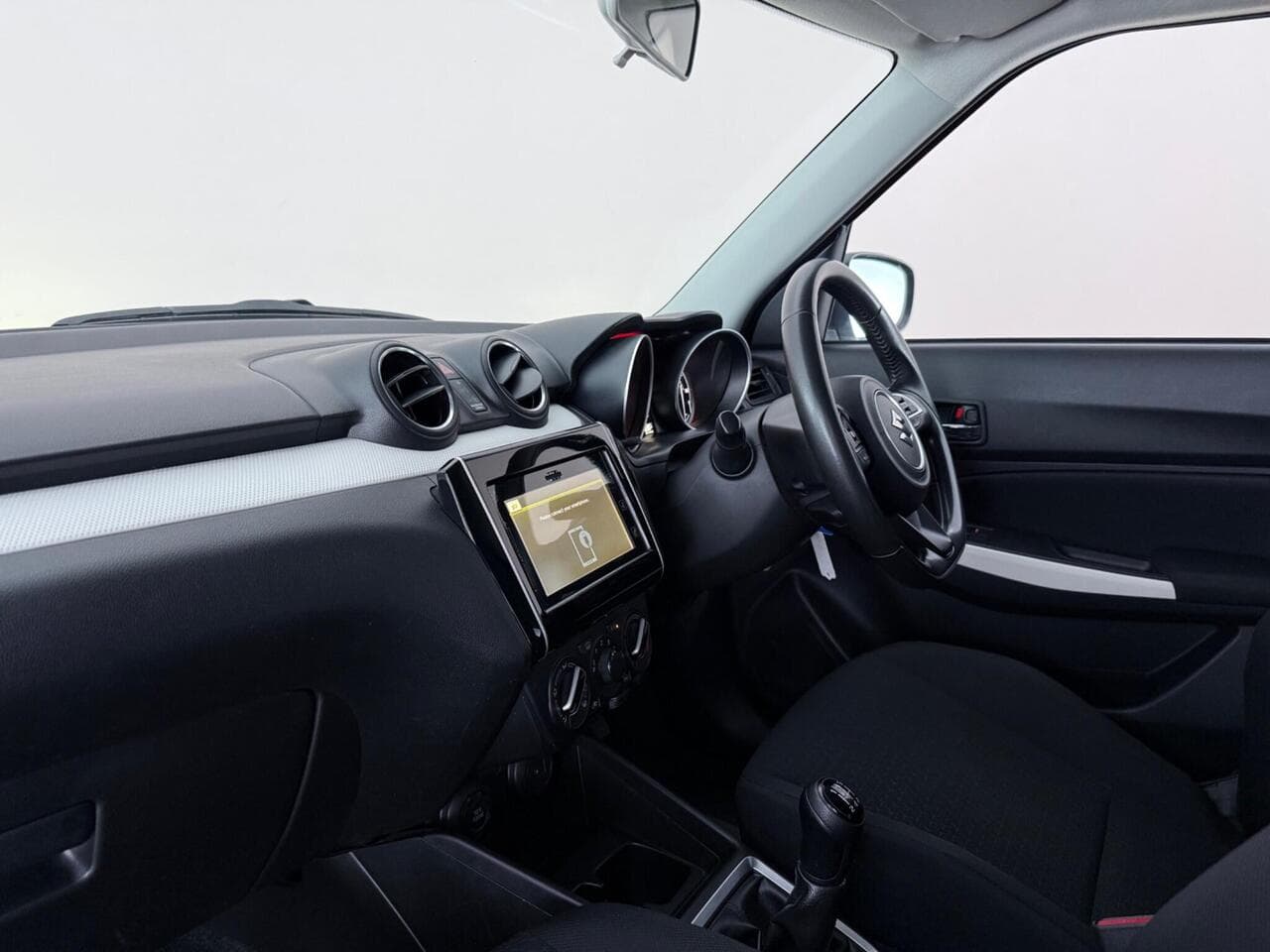Suzuki Swift thumbnail Interior Front