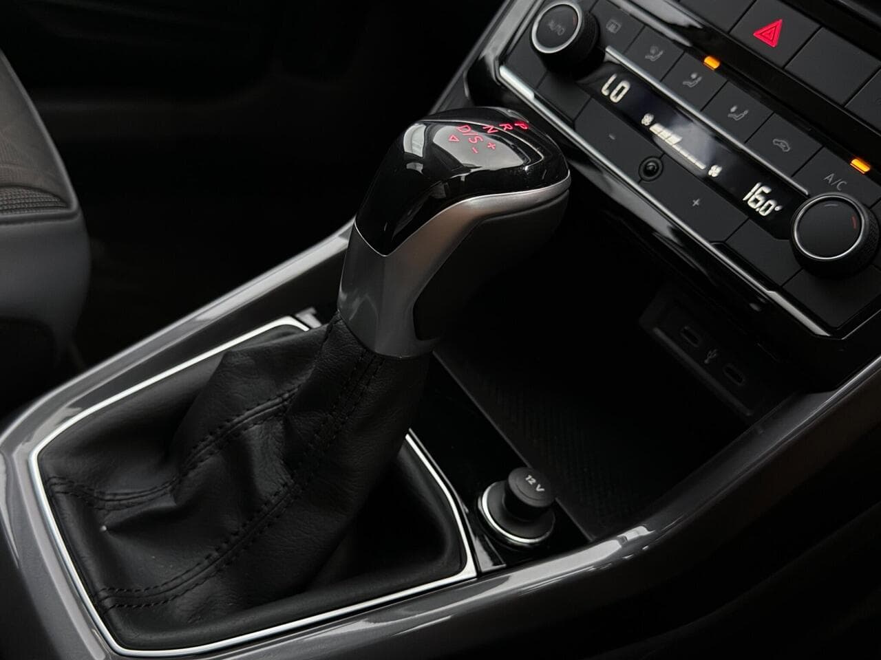 Volkswagen T-Cross thumbnail Interior Front