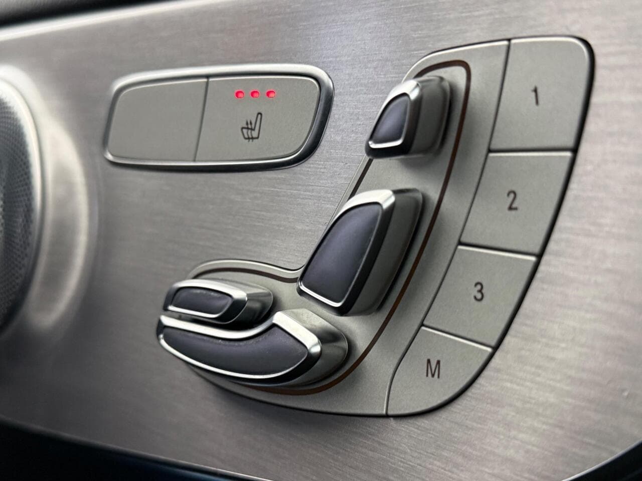 Mercedes-Benz C Class thumbnail Misc Controls