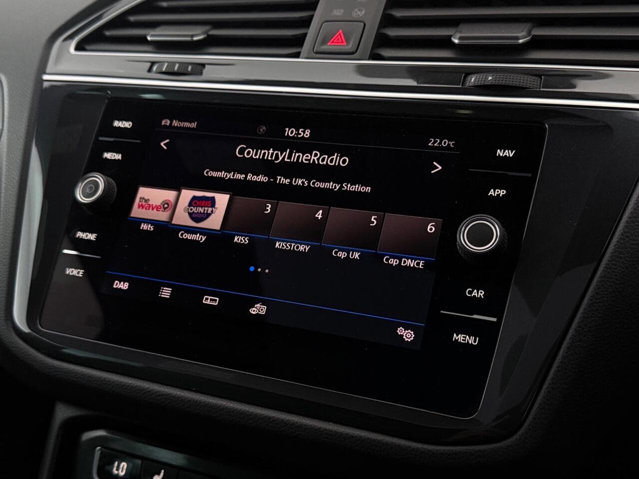 Volkswagen Tiguan thumbnail Infotainment System