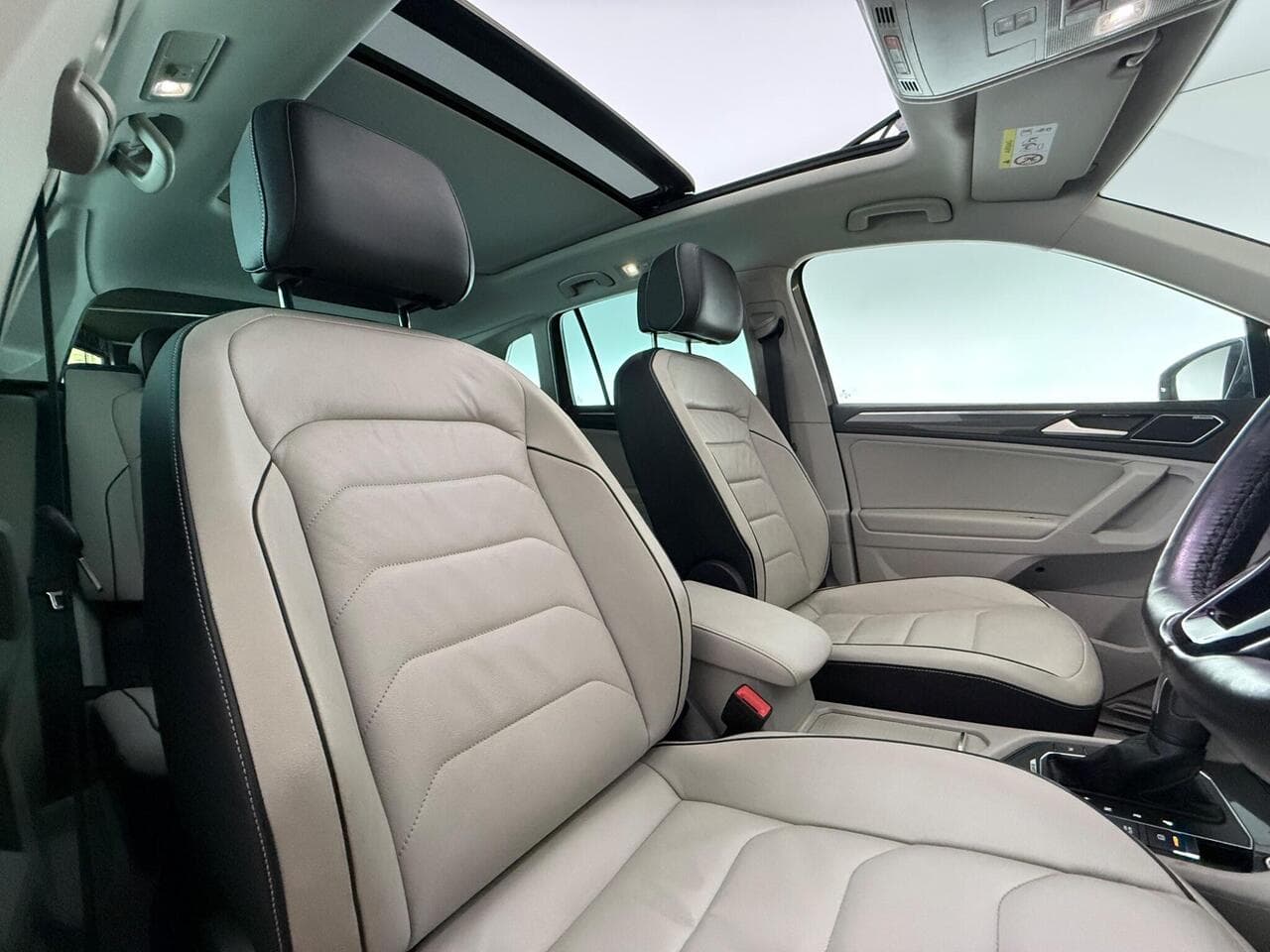Volkswagen Tiguan thumbnail Seat Driver
