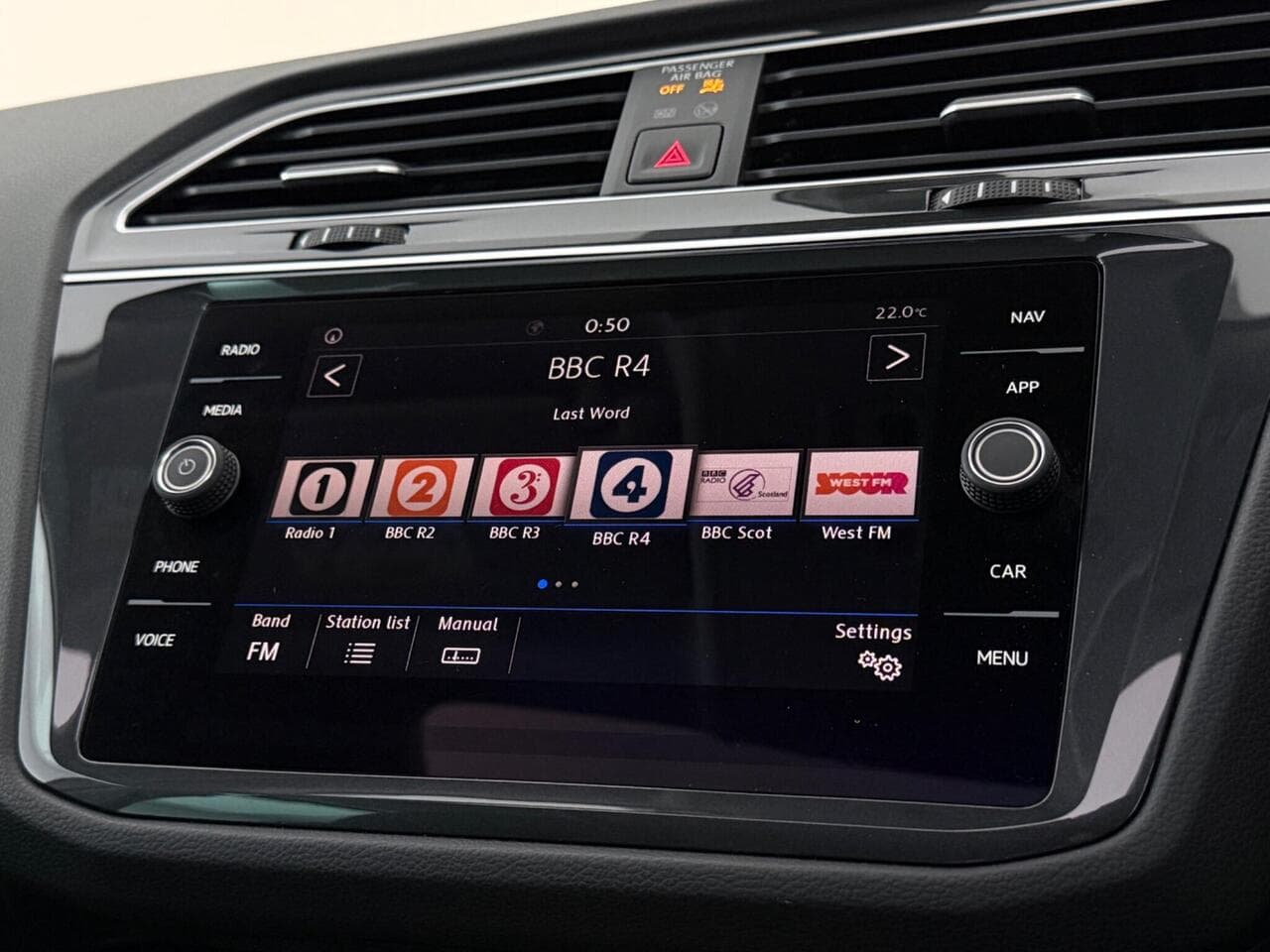 Volkswagen Tiguan thumbnail Infotainment System