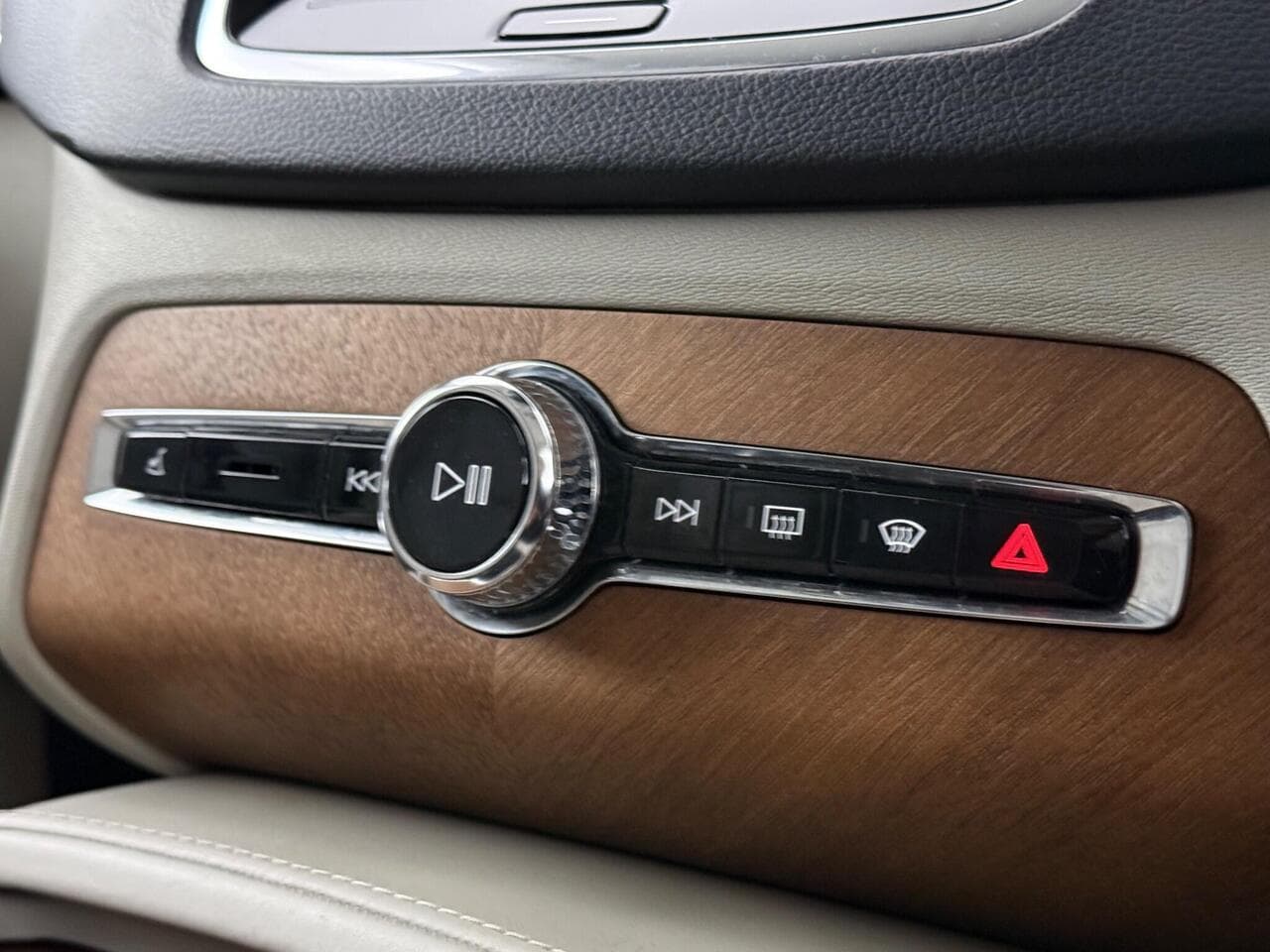 Volvo XC90 thumbnail Misc Controls