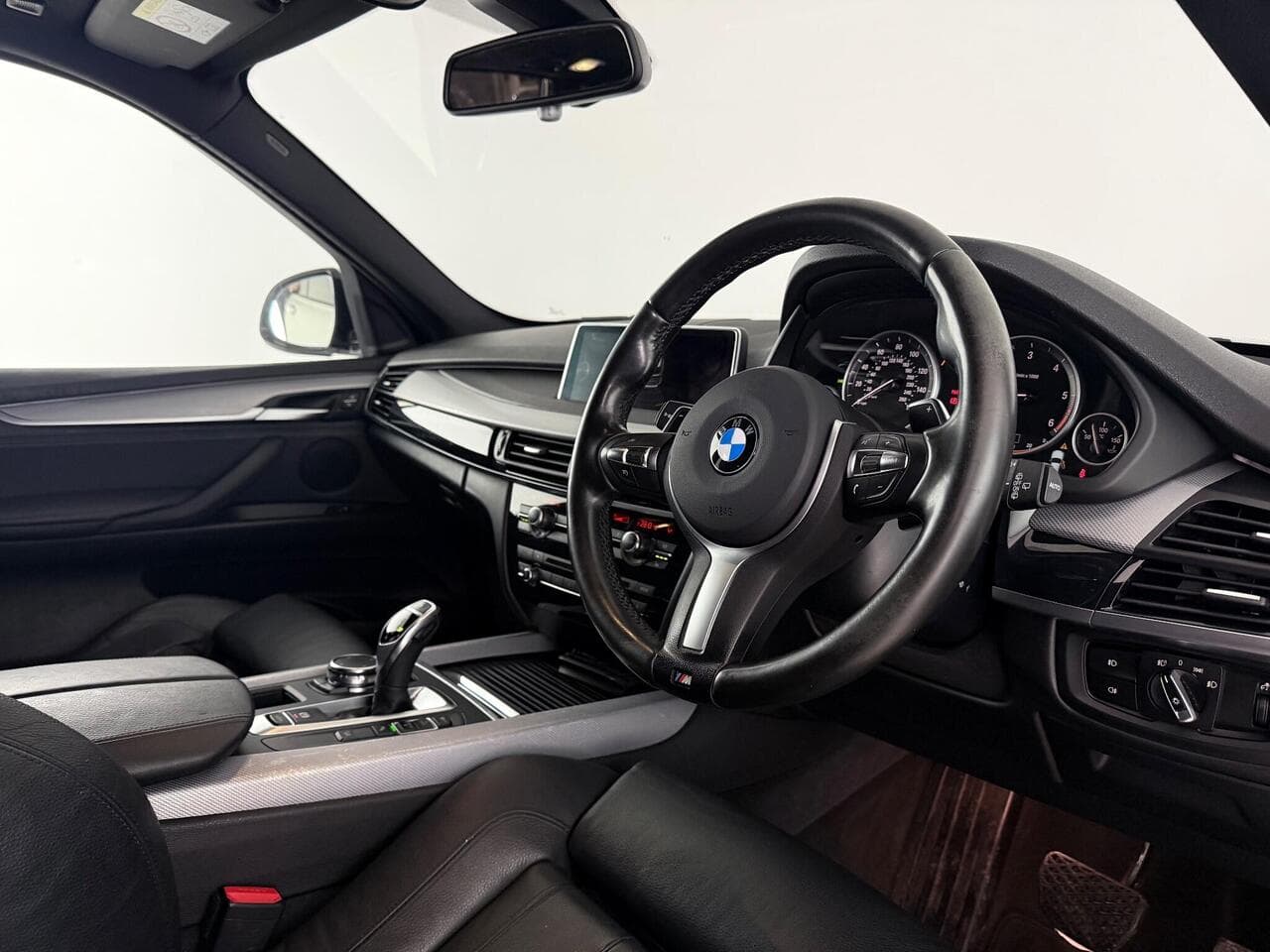 BMW X5 thumbnail Interior Front