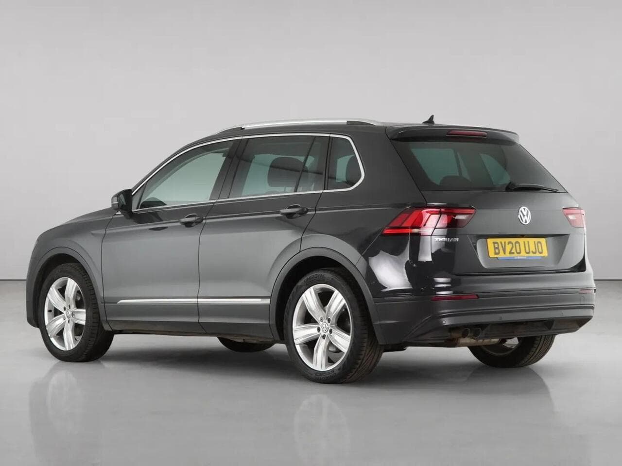 Volkswagen Tiguan thumbnail Rear Left