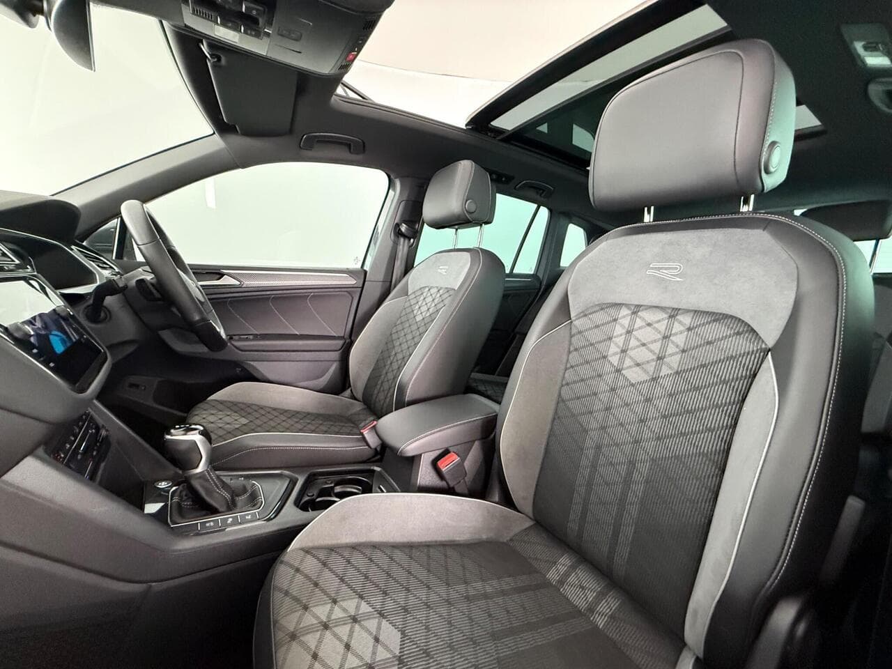 Volkswagen Tiguan thumbnail Seat Front Passenger
