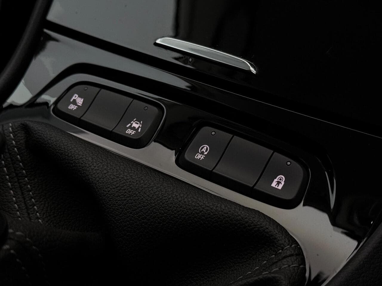 Vauxhall Grandland thumbnail Misc Controls