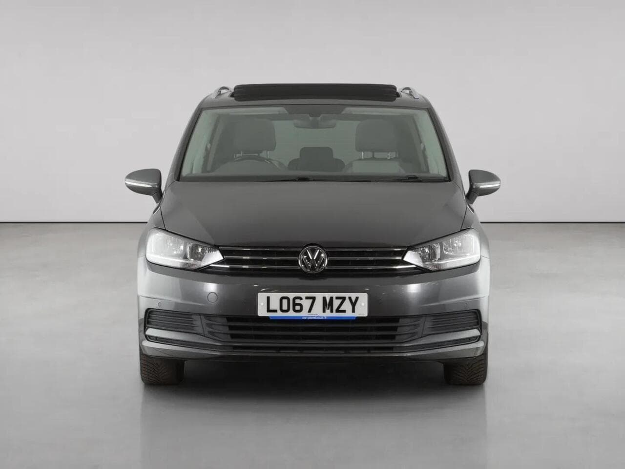 Volkswagen Touran thumbnail Front
