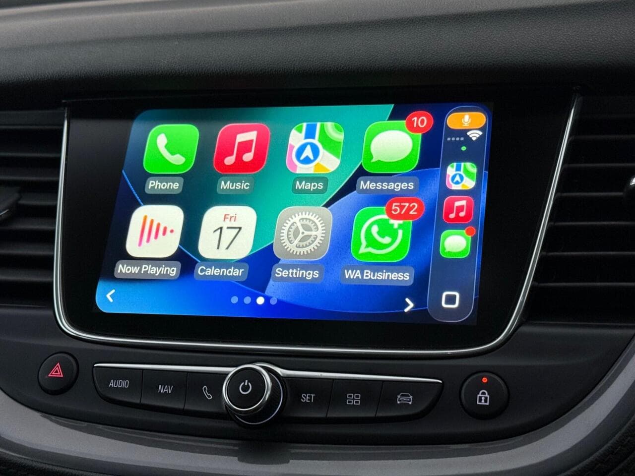 Vauxhall Grandland X thumbnail Infotainment System