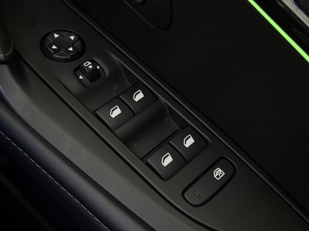 Peugeot 208 thumbnail Misc Controls