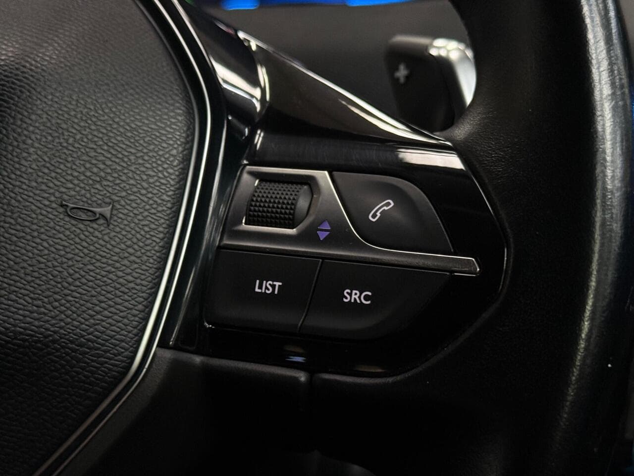 Peugeot 3008 thumbnail Misc Controls