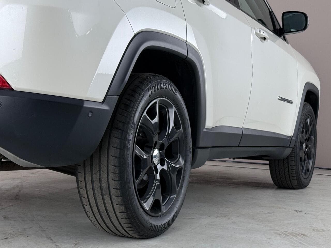 Jeep Compass thumbnail Wheel