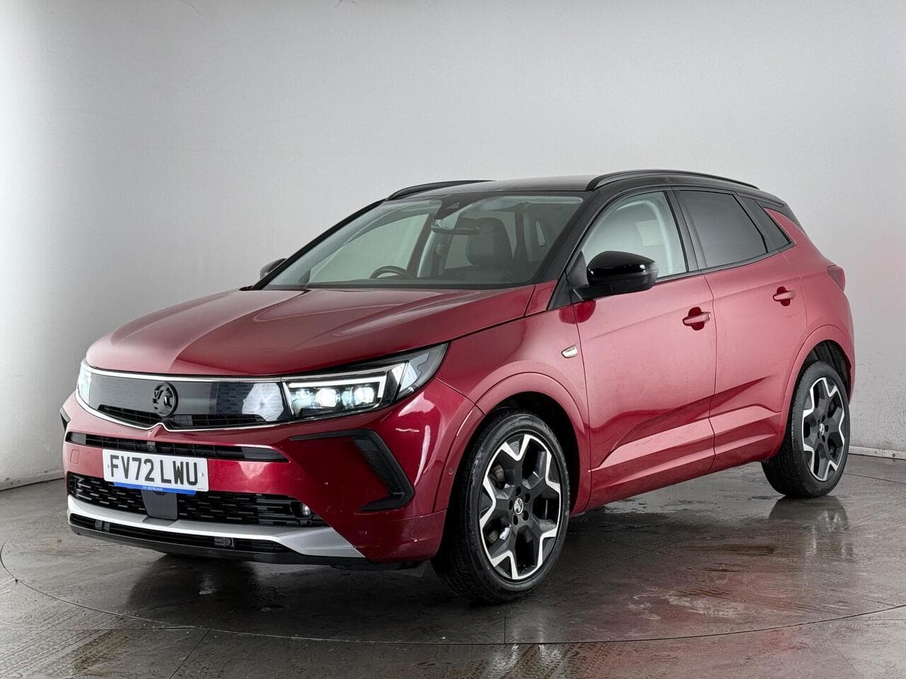 Vauxhall Grandland thumbnail Front Left