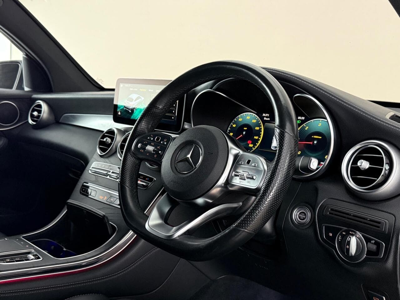 Mercedes-Benz GLC thumbnail Interior Front