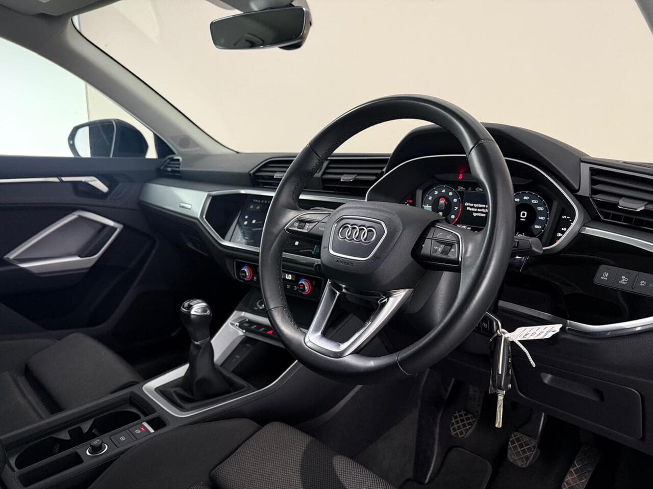 Audi Q3 thumbnail Interior Front