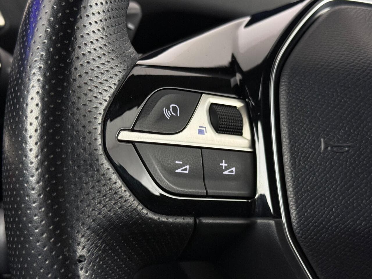 Peugeot 3008 thumbnail Misc Controls
