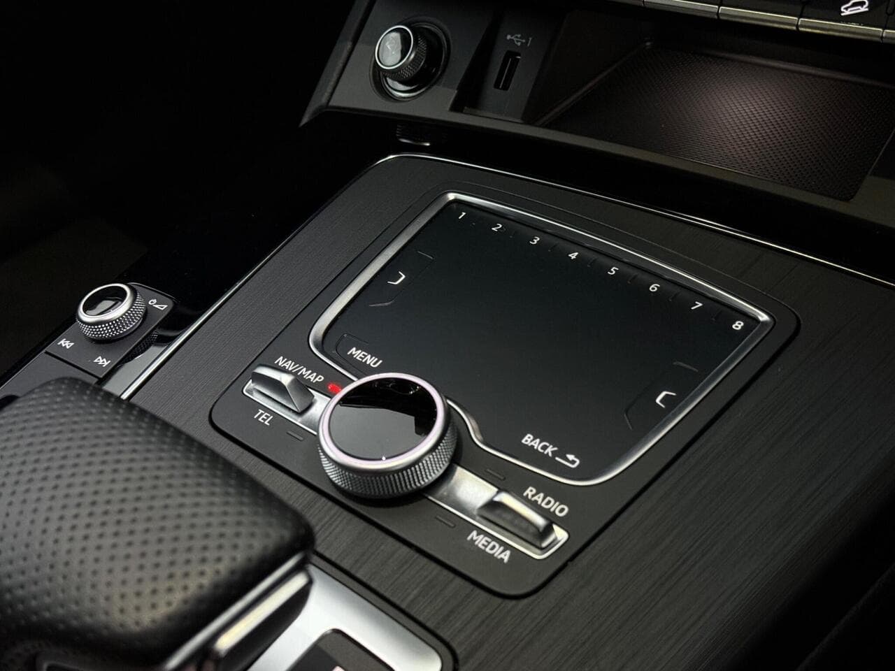 Audi Q5 thumbnail Misc Controls