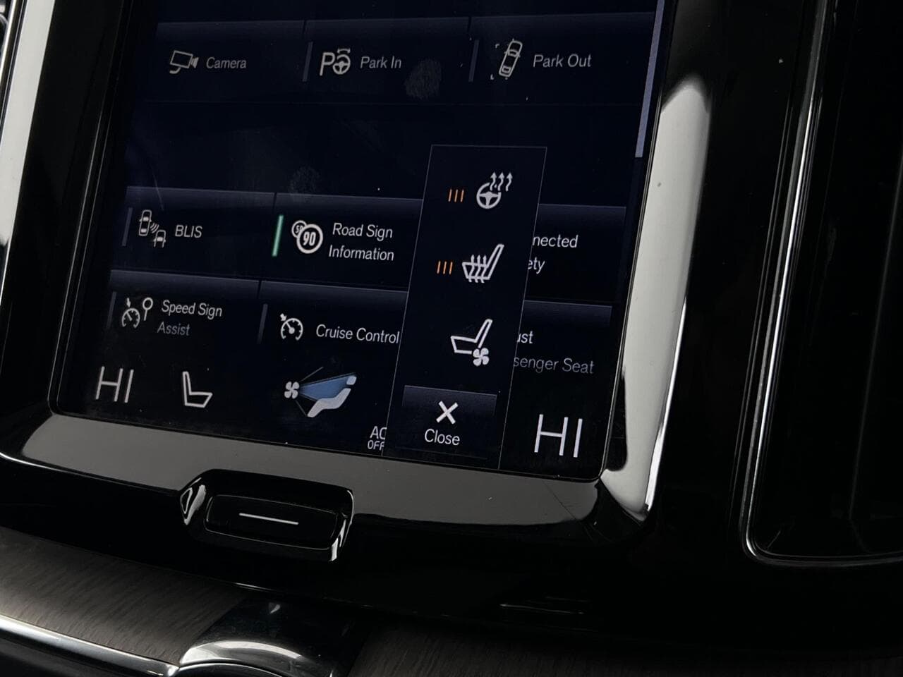 Volvo XC60 thumbnail Infotainment System