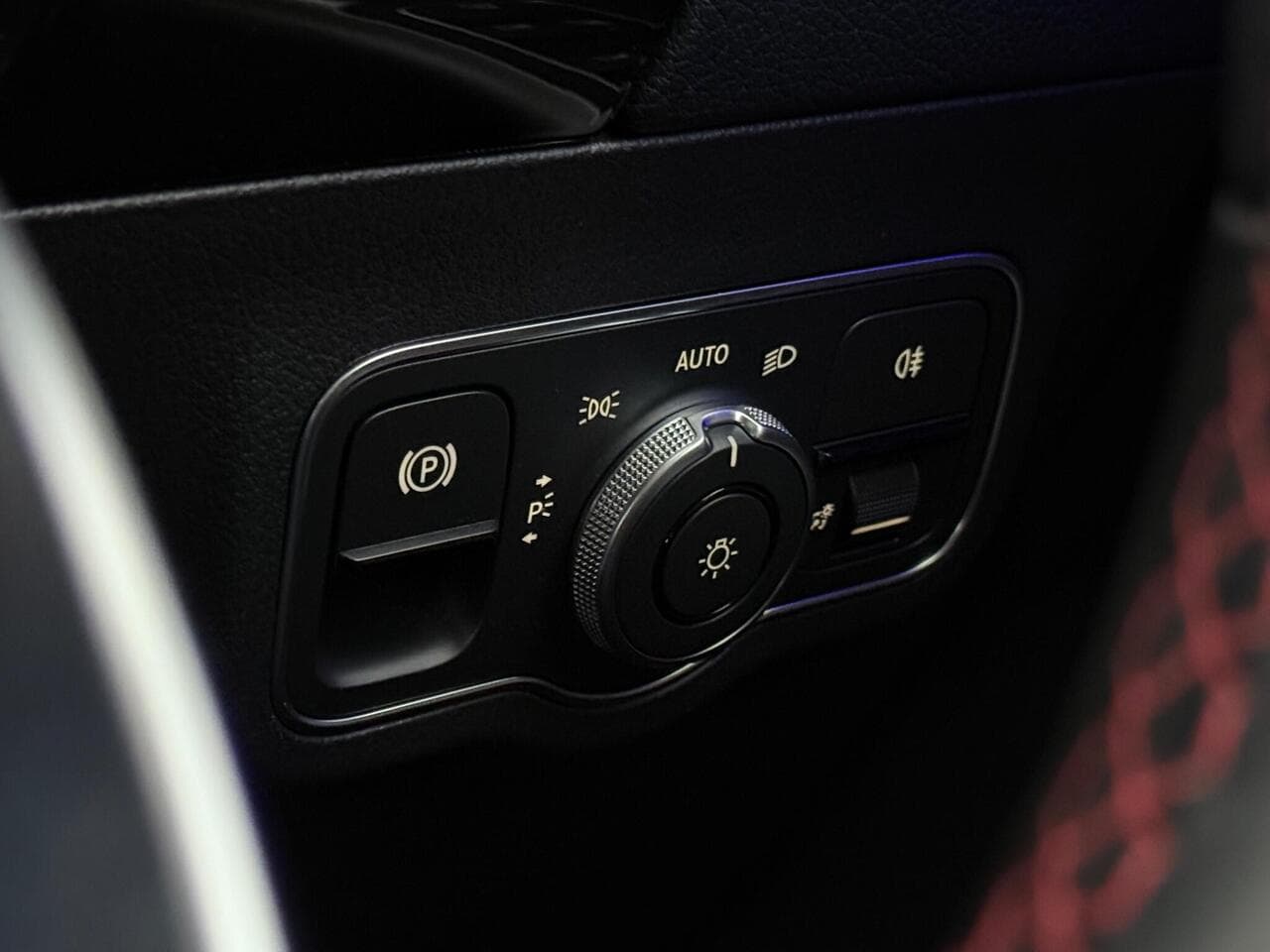 Mercedes-Benz GLA thumbnail Misc Controls