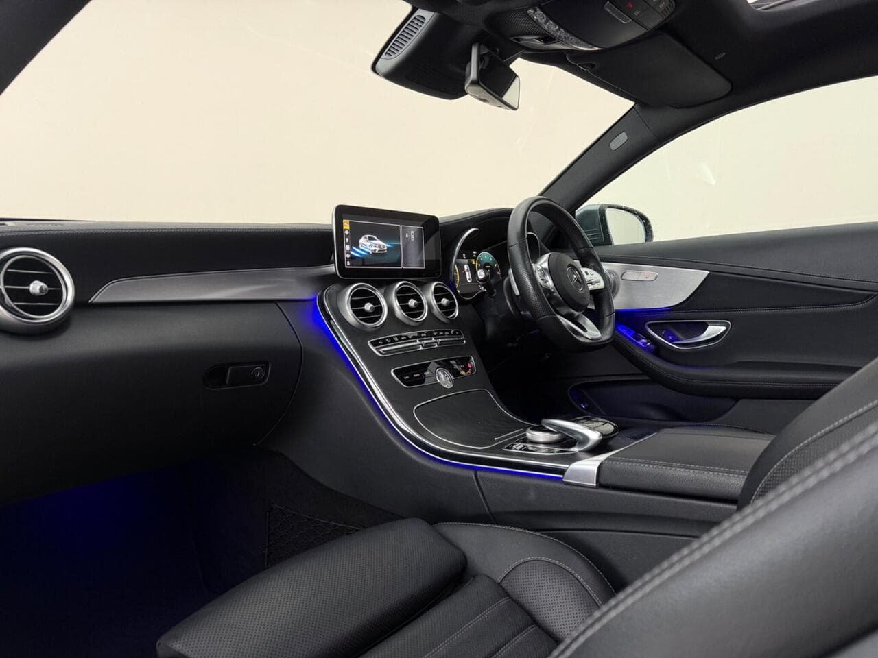 Mercedes-Benz C Class thumbnail Interior Front