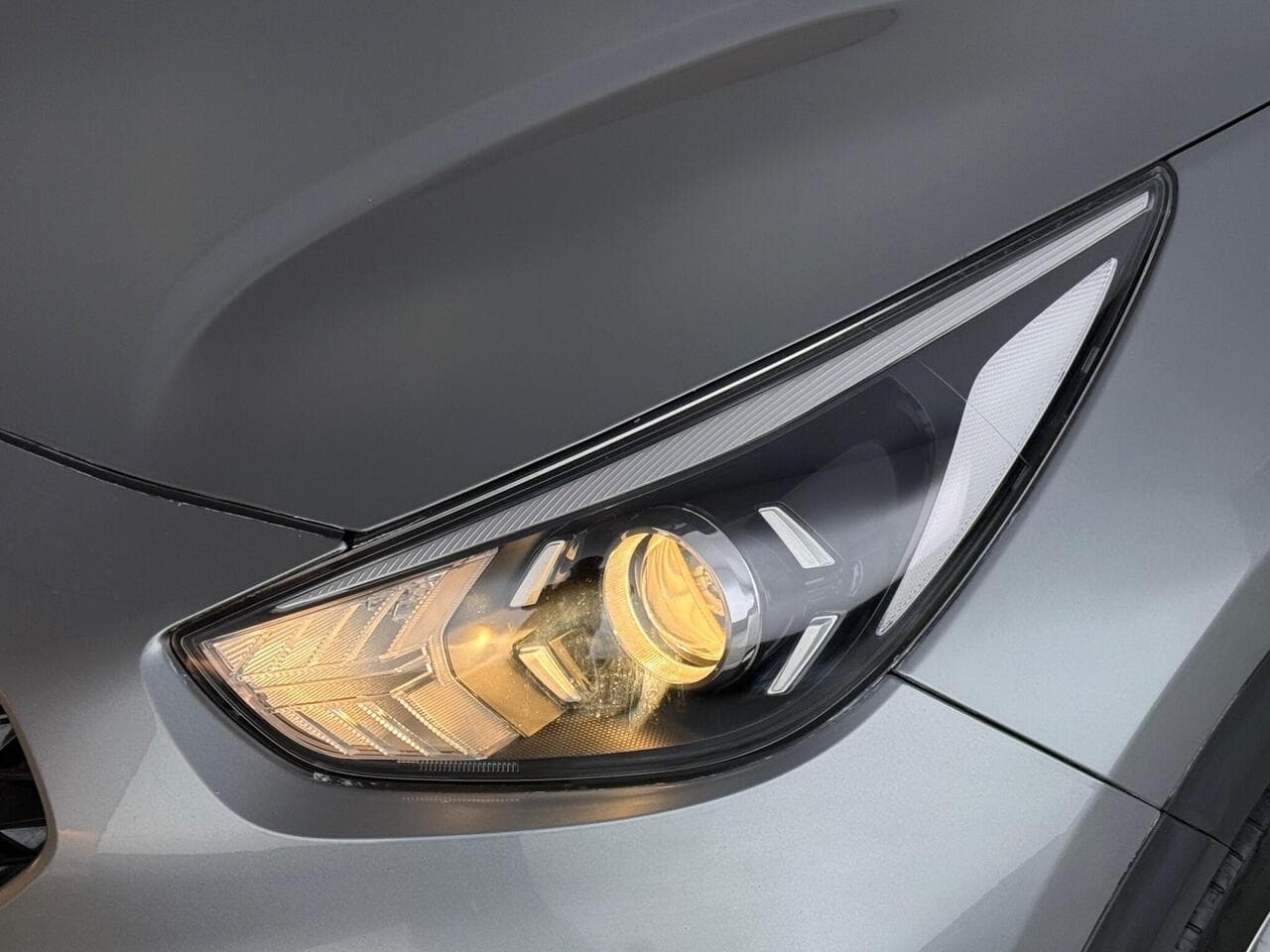 Kia Niro thumbnail Lights Front
