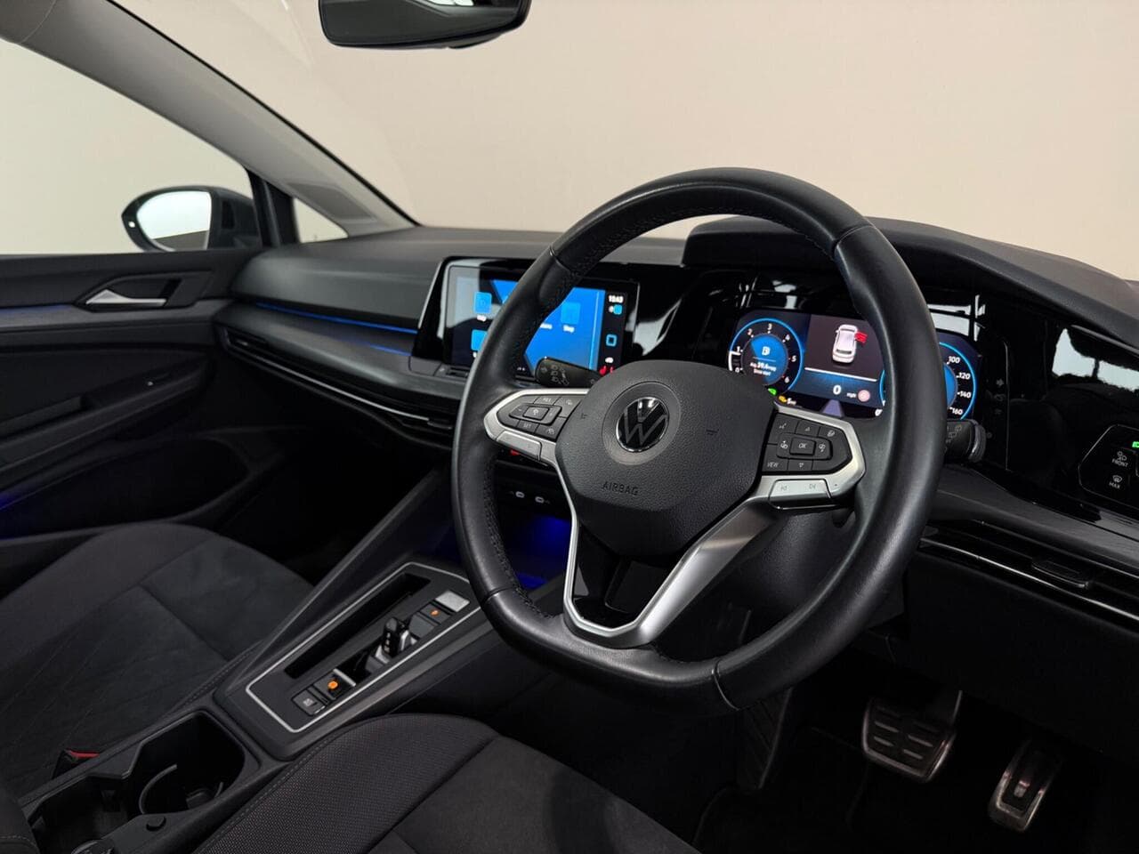 Volkswagen Golf thumbnail Interior Front