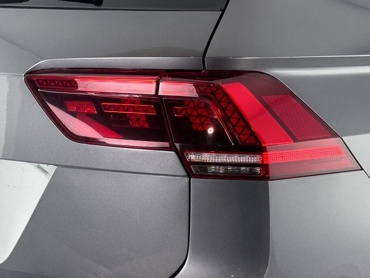 Volkswagen Tiguan thumbnail Lights Rear