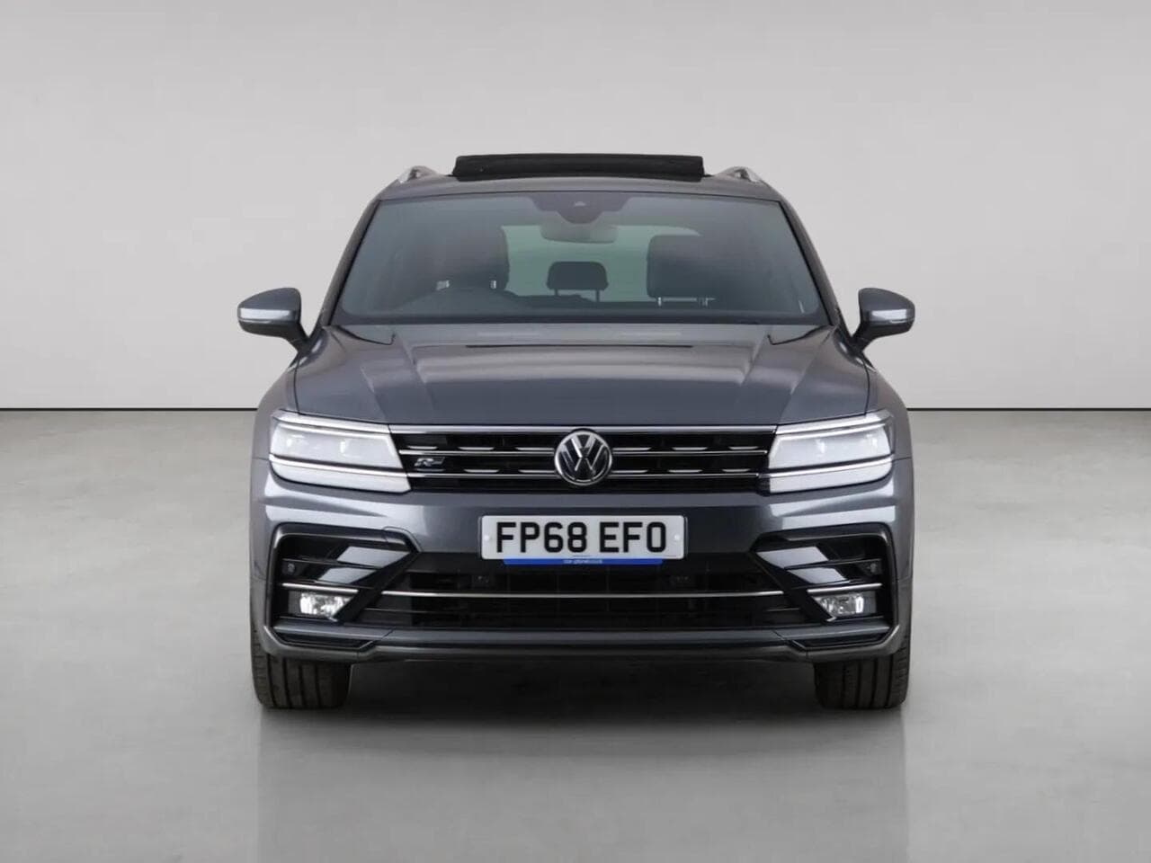 Volkswagen Tiguan thumbnail Front